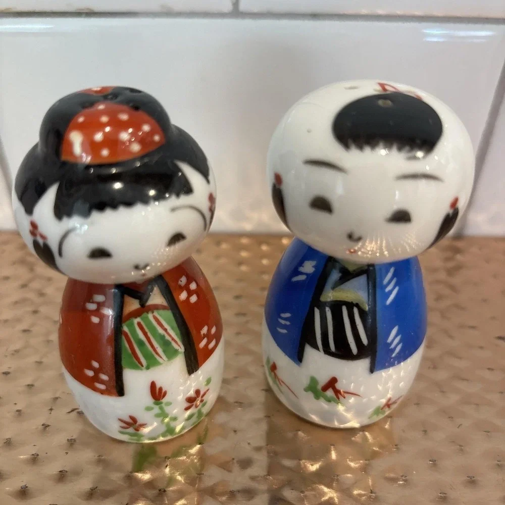 Vtg Retro MCM Kitschy Kokeshi Doll Salt‎ & Pepper Shakers Glaze Made In Japan